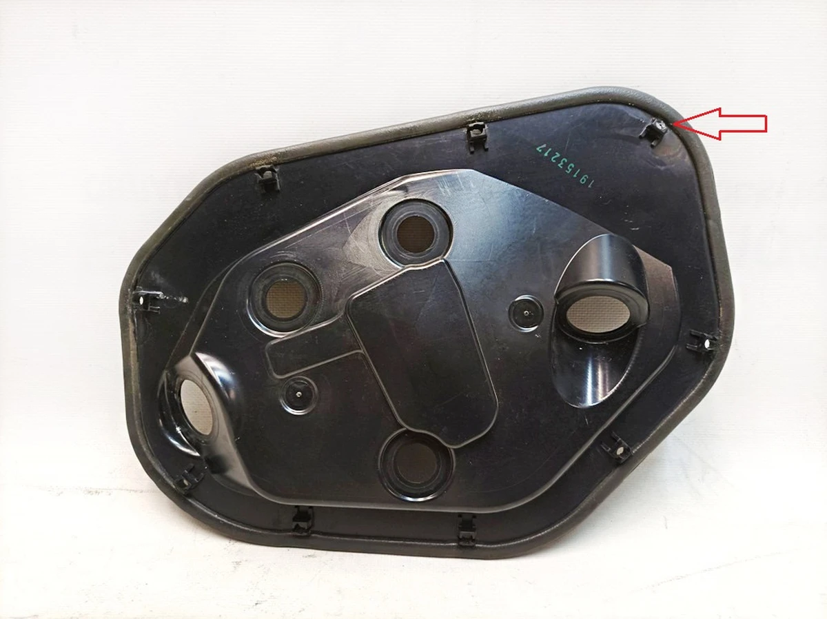 Накладка внутрішньої панелі дверей ліва з пошкодженням Audi E-tron 4KE837103