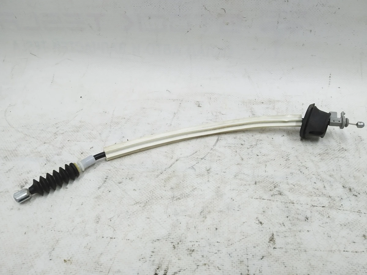 Трос замку двері передньої правої лівої Audi E-tron 4KE837315