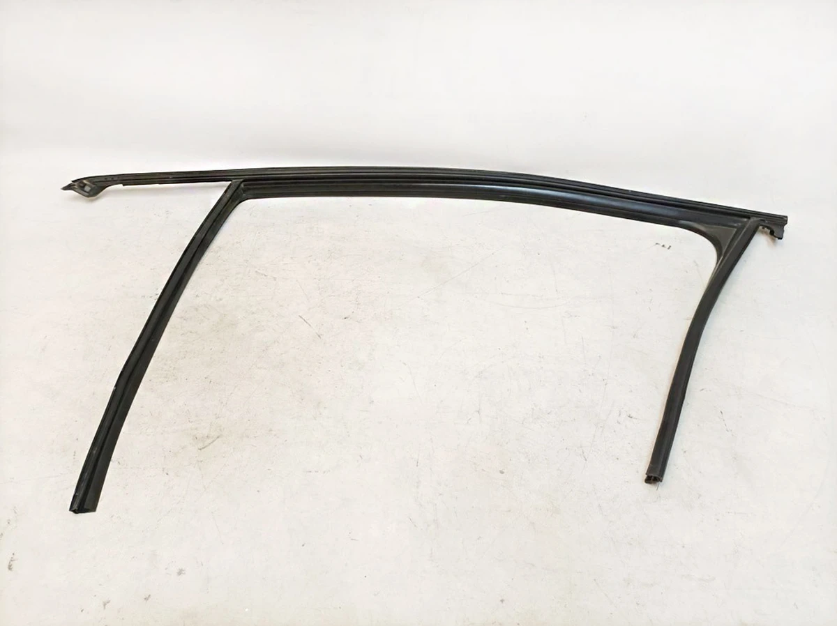 Ущільнювач-напрямне скло переднього лівого Audi E-tron 4KE837431B