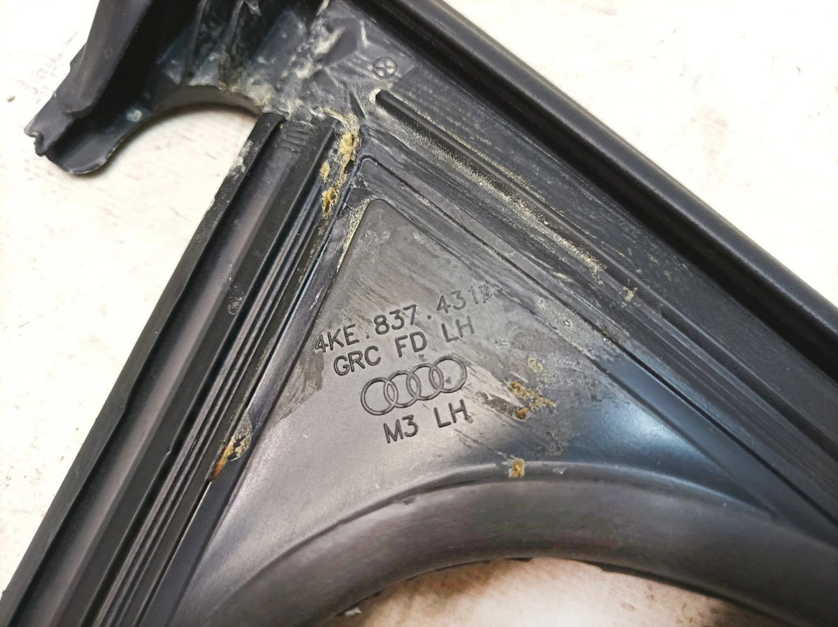 Ущільнювач-напрямне скло переднього лівого Audi E-tron 4KE837431B