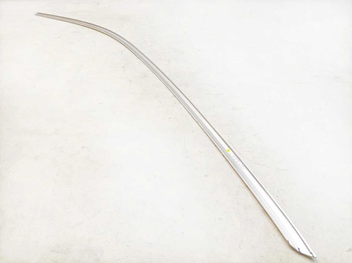 Молдинг двери передней левой верхний Audi E-tron 4KE837643