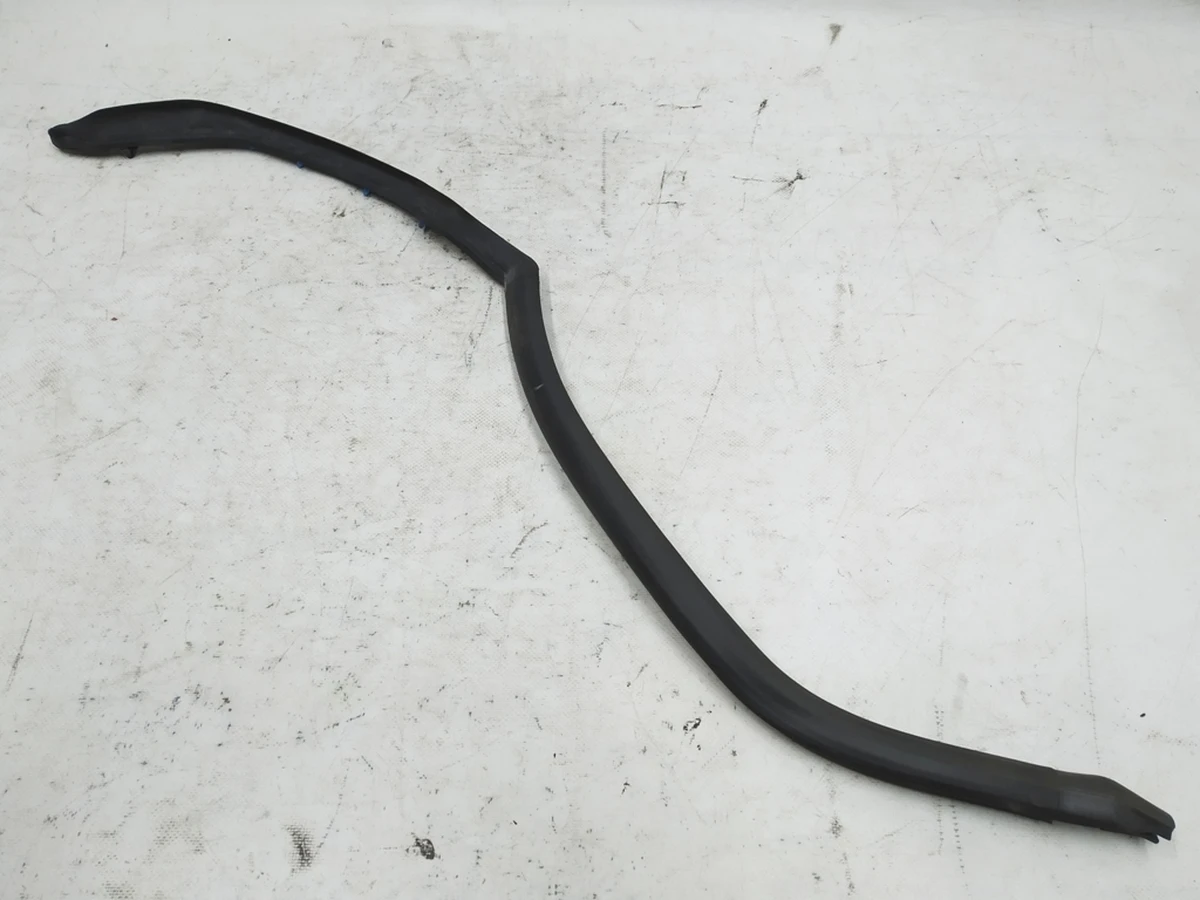 Уплотнитель двери задней правой наружный Audi E-tron 4KE839120A