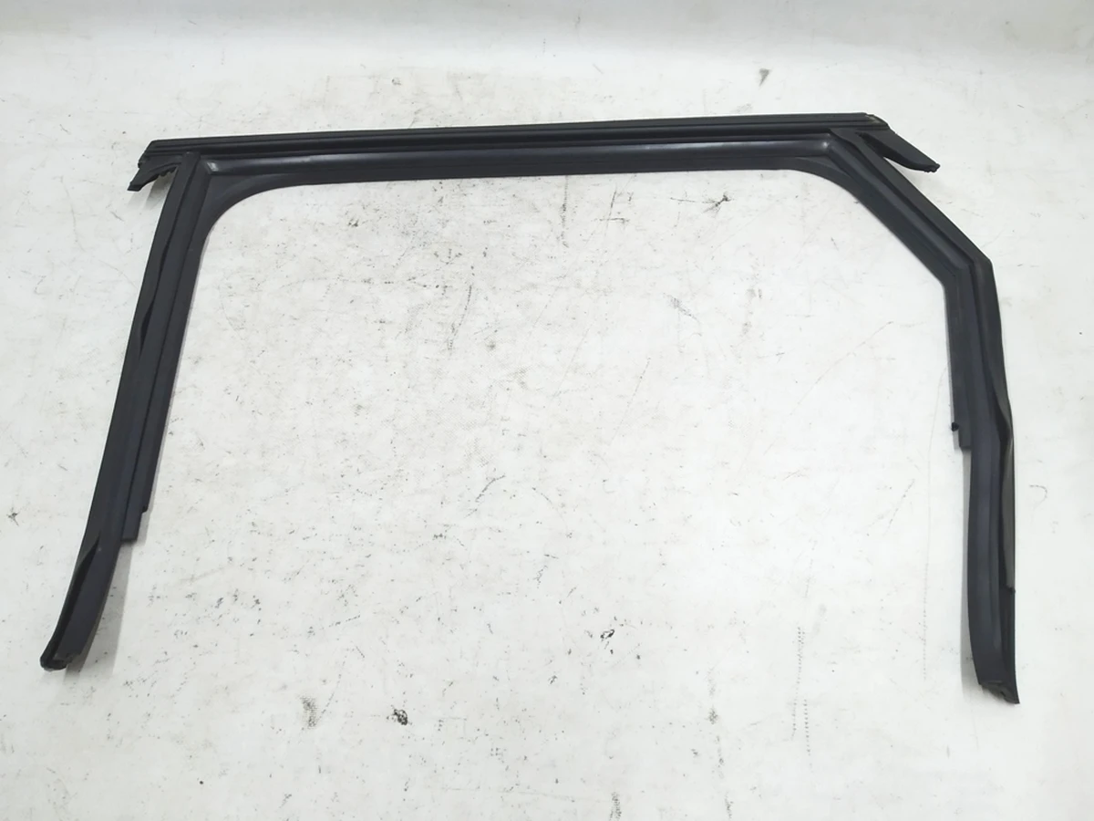 Напрямна ущільнювач скла дверей задньої лівої Audi E-tron 4KE839431C