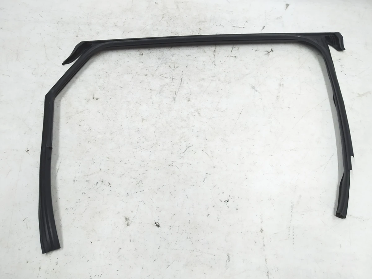 Напрямна ущільнювач скла дверей задньої лівої Audi E-tron 4KE839431C