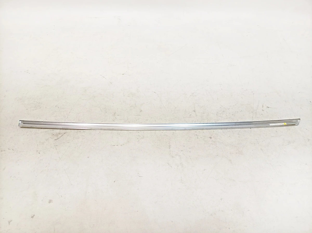 Rear left door glass guide molding Audi E-tron 4KE839643C