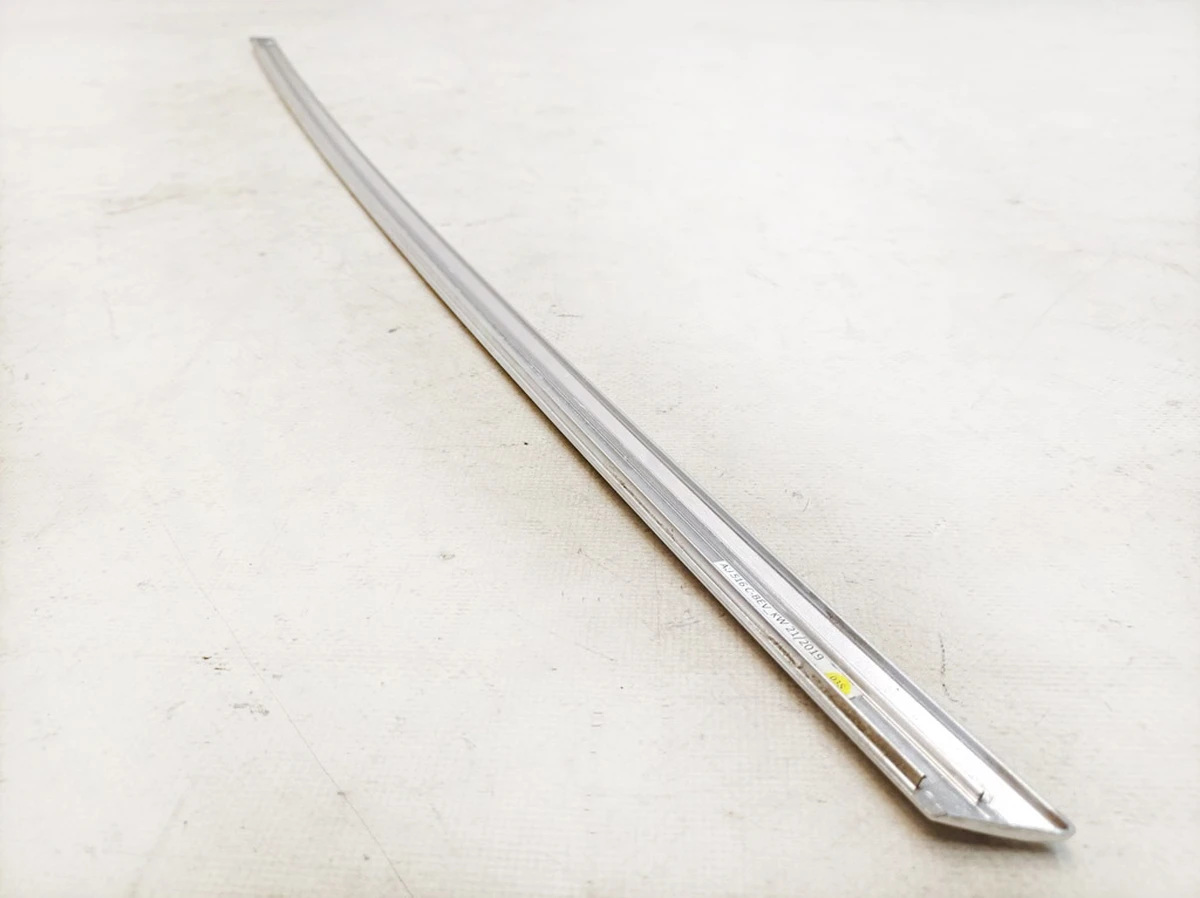 Rear left door glass guide molding Audi E-tron 4KE839643C