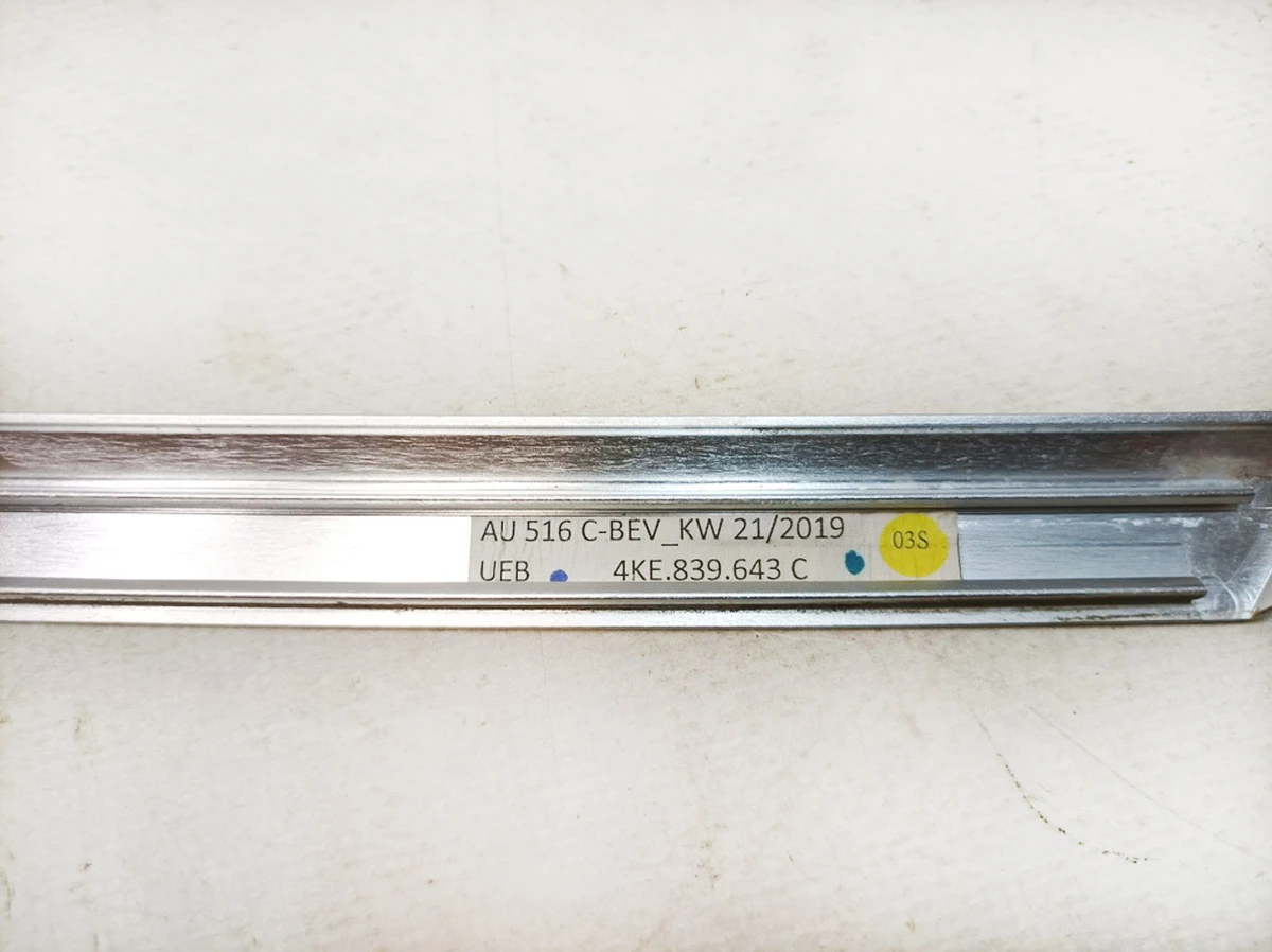 Rear left door glass guide molding Audi E-tron 4KE839643C