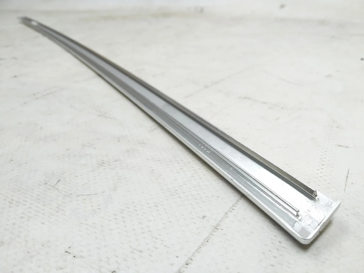 Молдинг напрямної скла двері задньої лівої з пошкодженням Audi E-tron 4KE839643C