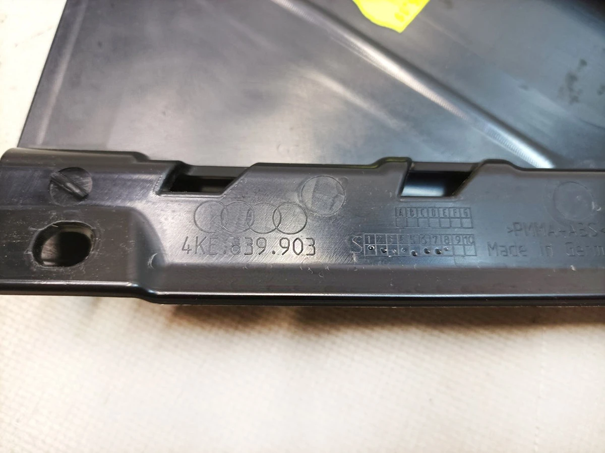 C-pillar trim left Audi E-tron 4KE839903