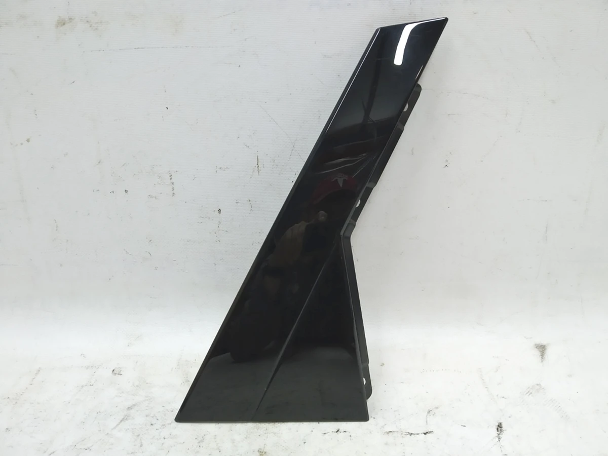 Накладка стійки C права Audi E-tron 4KE839904