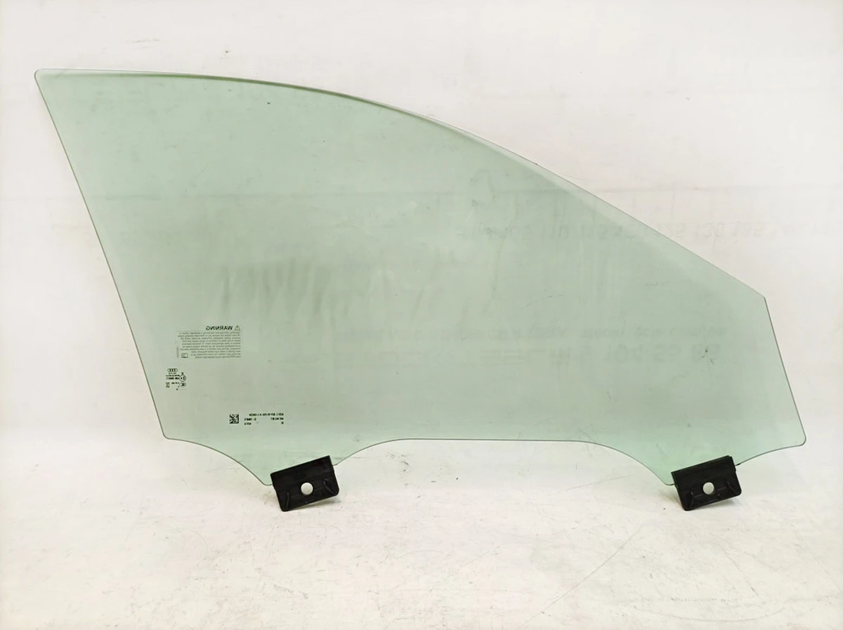 Стекло двери передней левой многослойное (с незначительным дефектом) Audi E-tron 4KE845021