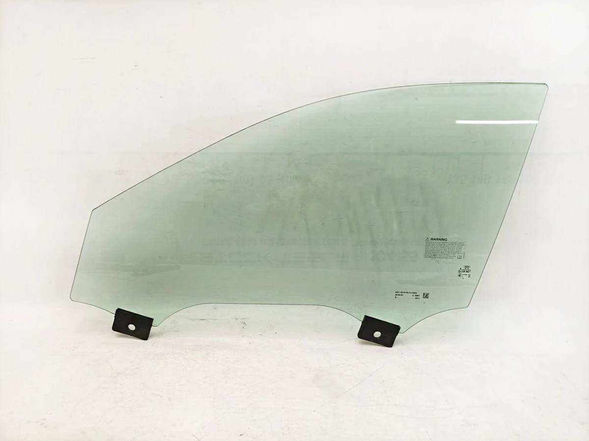 Стекло двери передней левой многослойное (с незначительным дефектом) Audi E-tron 4KE845021