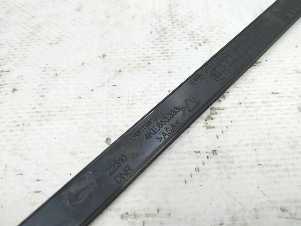 Front bumper molding decorative left Audi E-tron 4KE853333