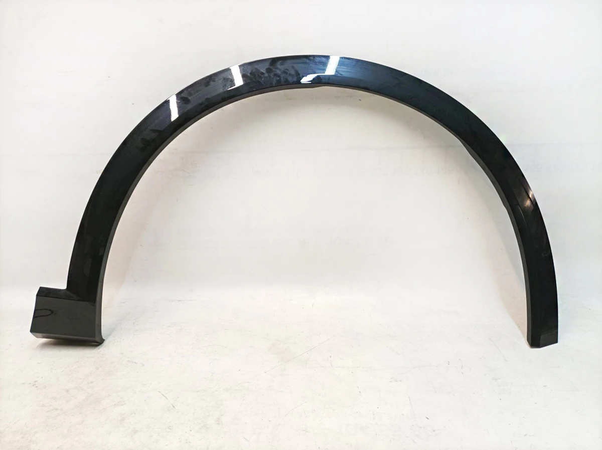 Front right wheel arch extension Paint code: LY9T Audi E-tron 4KE853718A