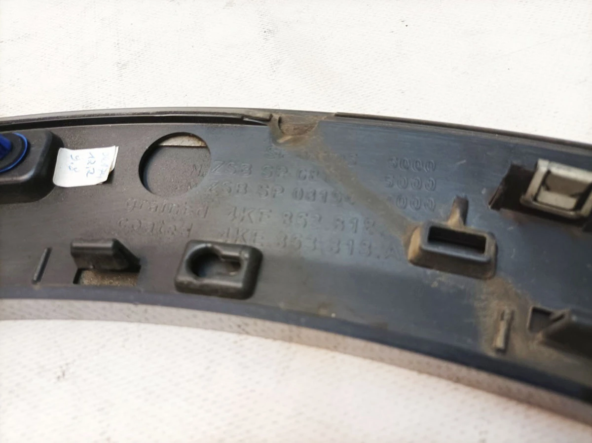 Wheel arch extension right rear Paint code: LY9T Audi E-tron 4KE853818A