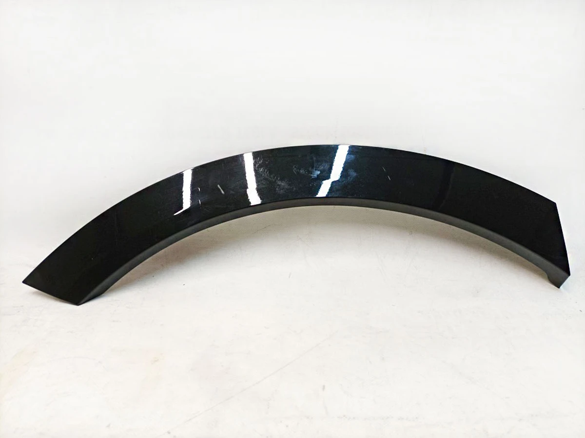 Wheel arch extension right rear Paint code: LY9T Audi E-tron 4KE853818A