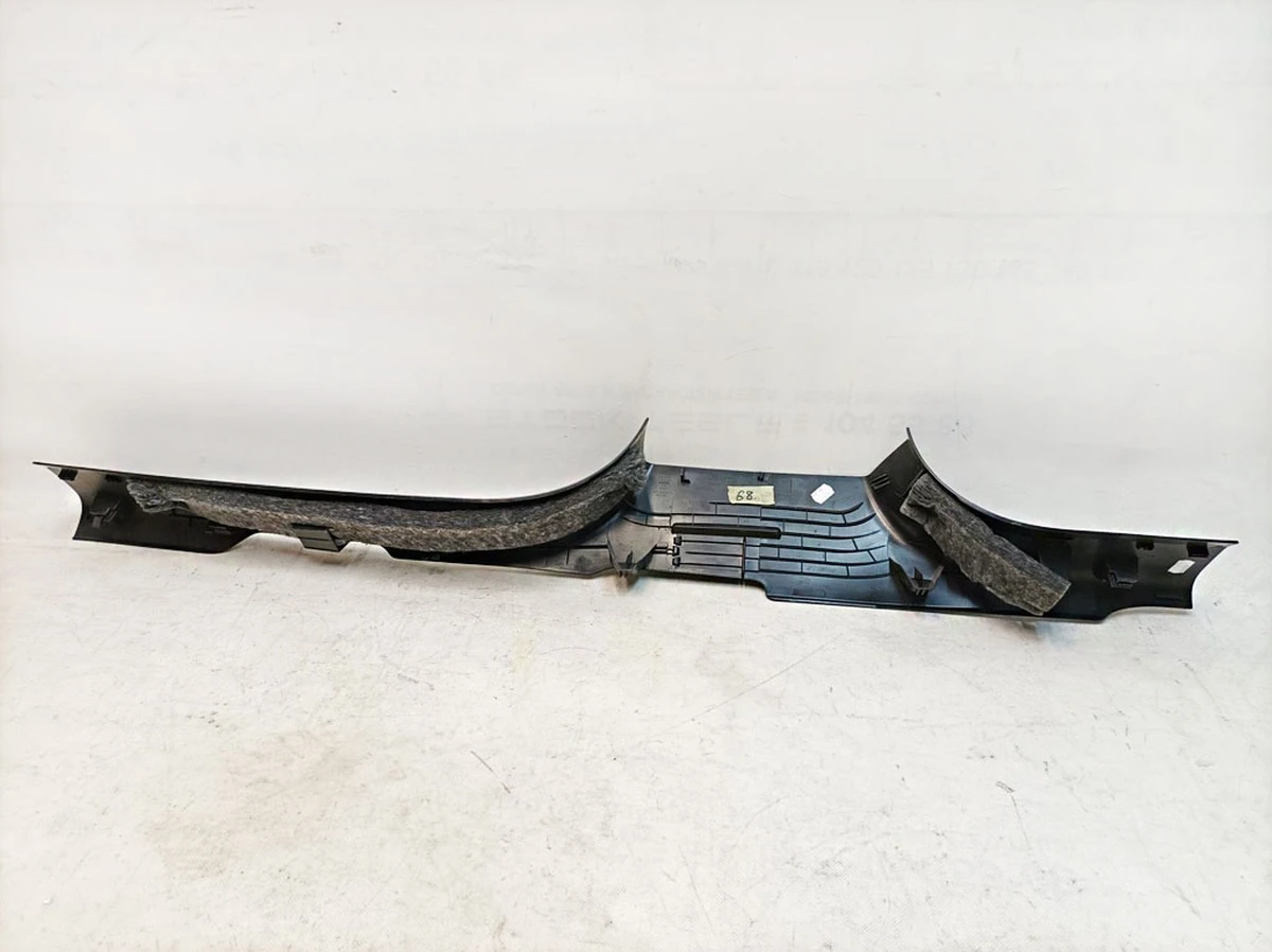 Накладка порога внутрішня ліва 4PK Audi E-tron 4KE853905