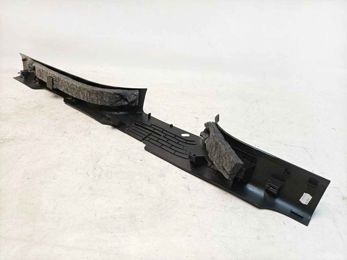 Накладка порога внутрішня ліва 4PK Audi E-tron 4KE853905