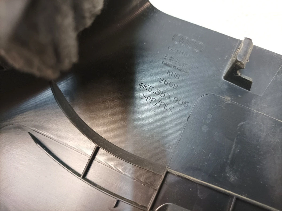 Накладка порога внутрішня ліва 4PK Audi E-tron 4KE853905