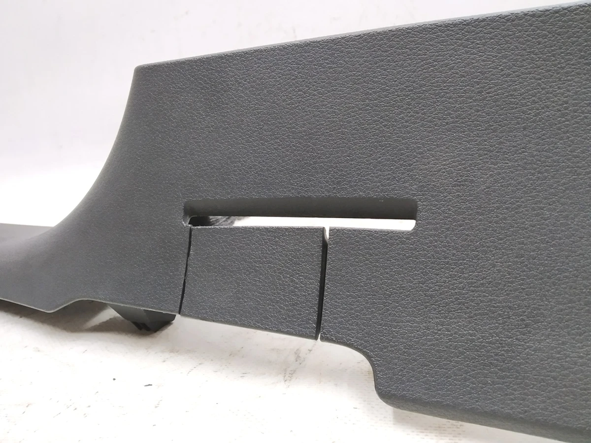 Накладка порога внутрішня права Audi E-tron 4KE853906