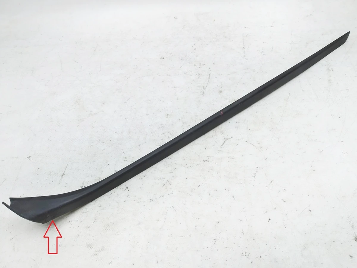 Планка водостока левая с мелкими повреждениями Audi E-tron 4KE854327