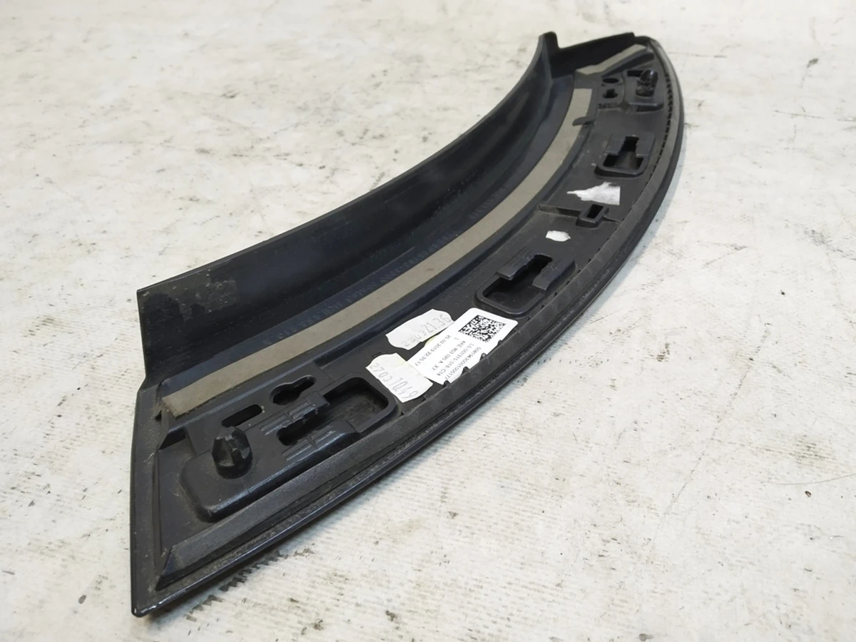 Розширювач колісної арки двері задні ліві з пошкодженням LX7L Audi E-tron 4KE854819A