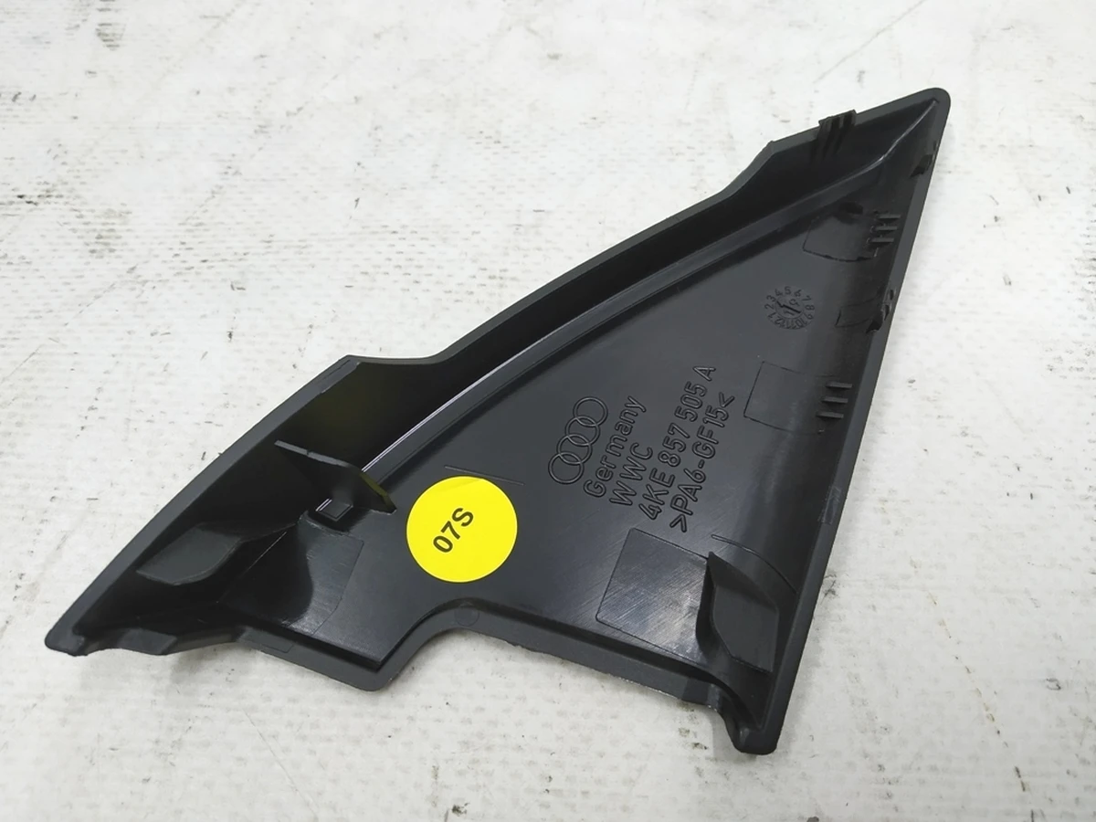 Door glass trim trim left Audi E-tron 4KE857505A