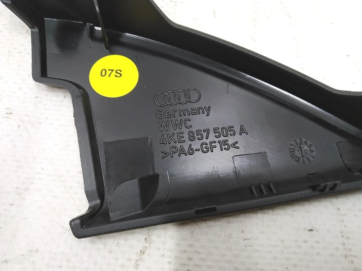 Door glass trim trim left Audi E-tron 4KE857505A