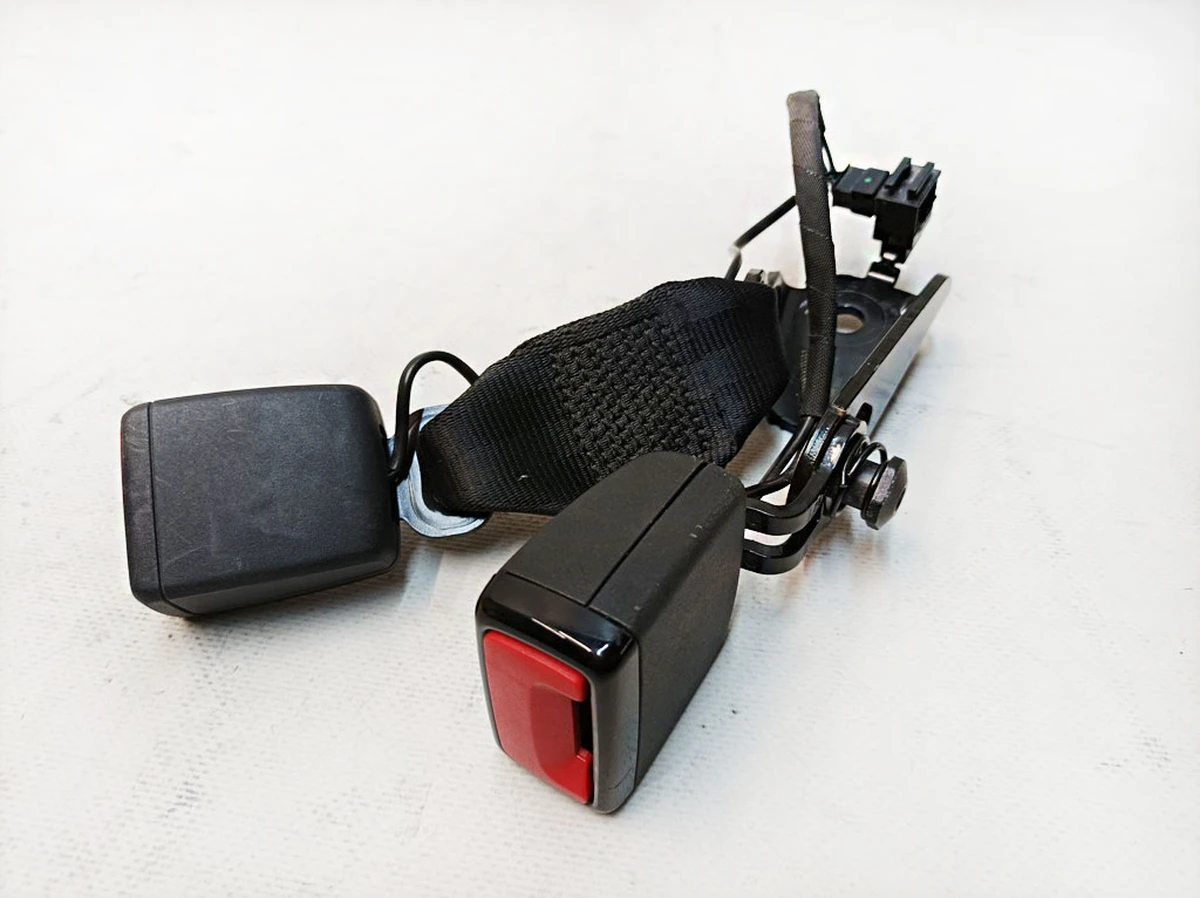 Замок ременя безпеки подвійний із датчиком Audi E-tron 4KE857739K