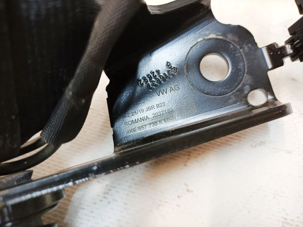 Замок ременя безпеки подвійний із датчиком Audi E-tron 4KE857739K