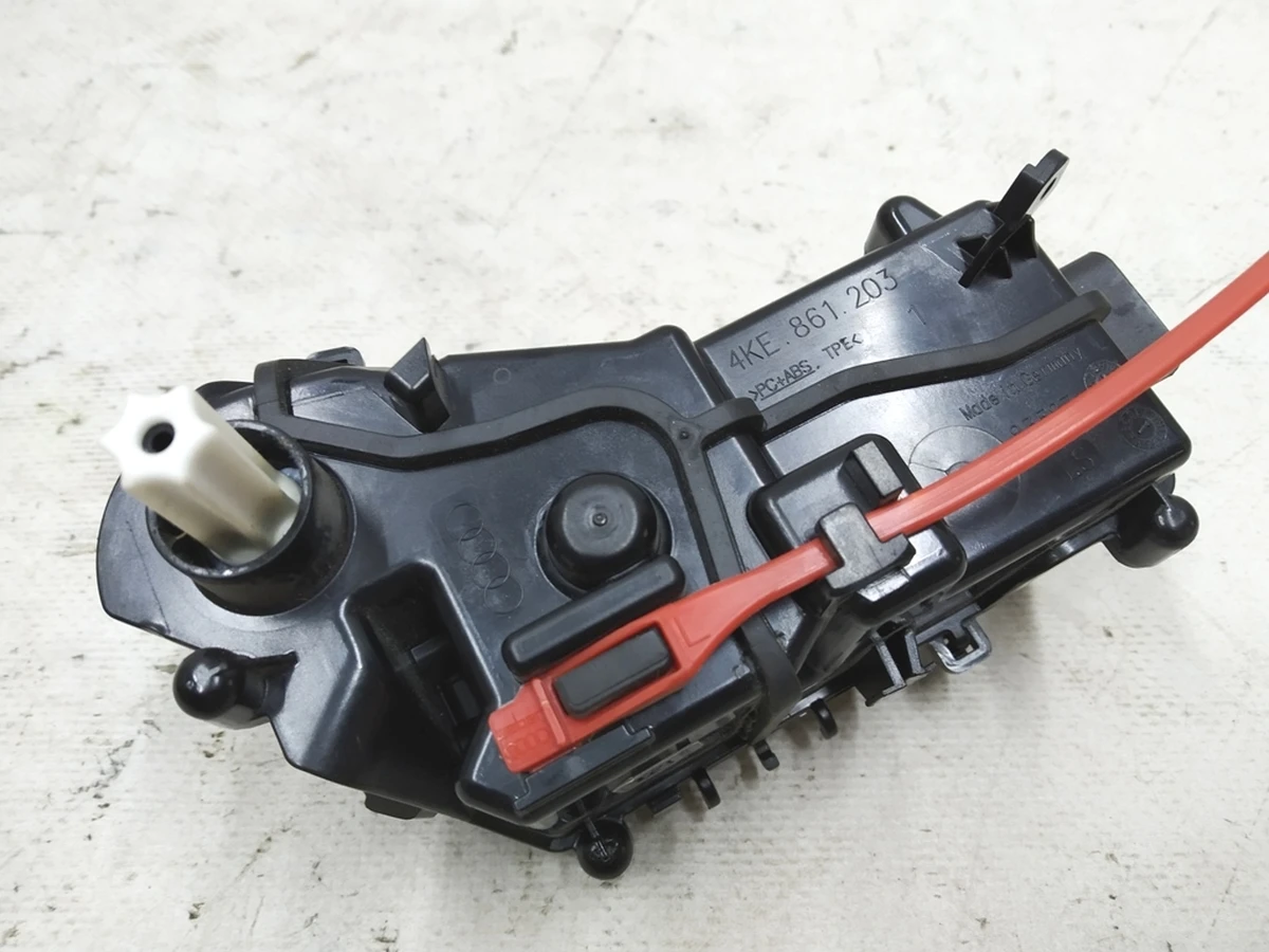 Привід люка порту заряджання з механізмом аварійного розблокування Audi E-tron 4KE861203