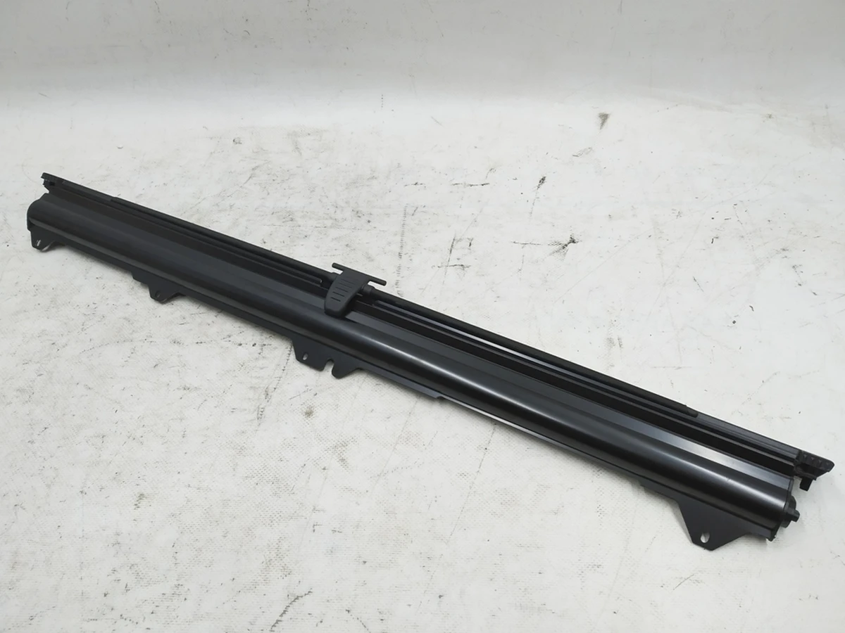 Шторка солнцезащитная для стекла двери задней левой Audi E-tron 4KE861333