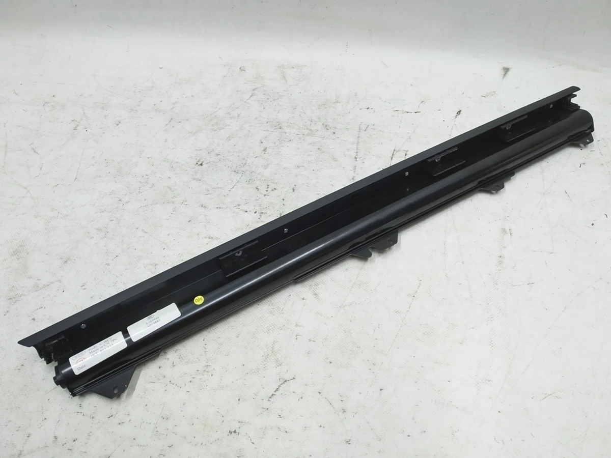 Шторка солнцезащитная для стекла двери задней левой Audi E-tron 4KE861333