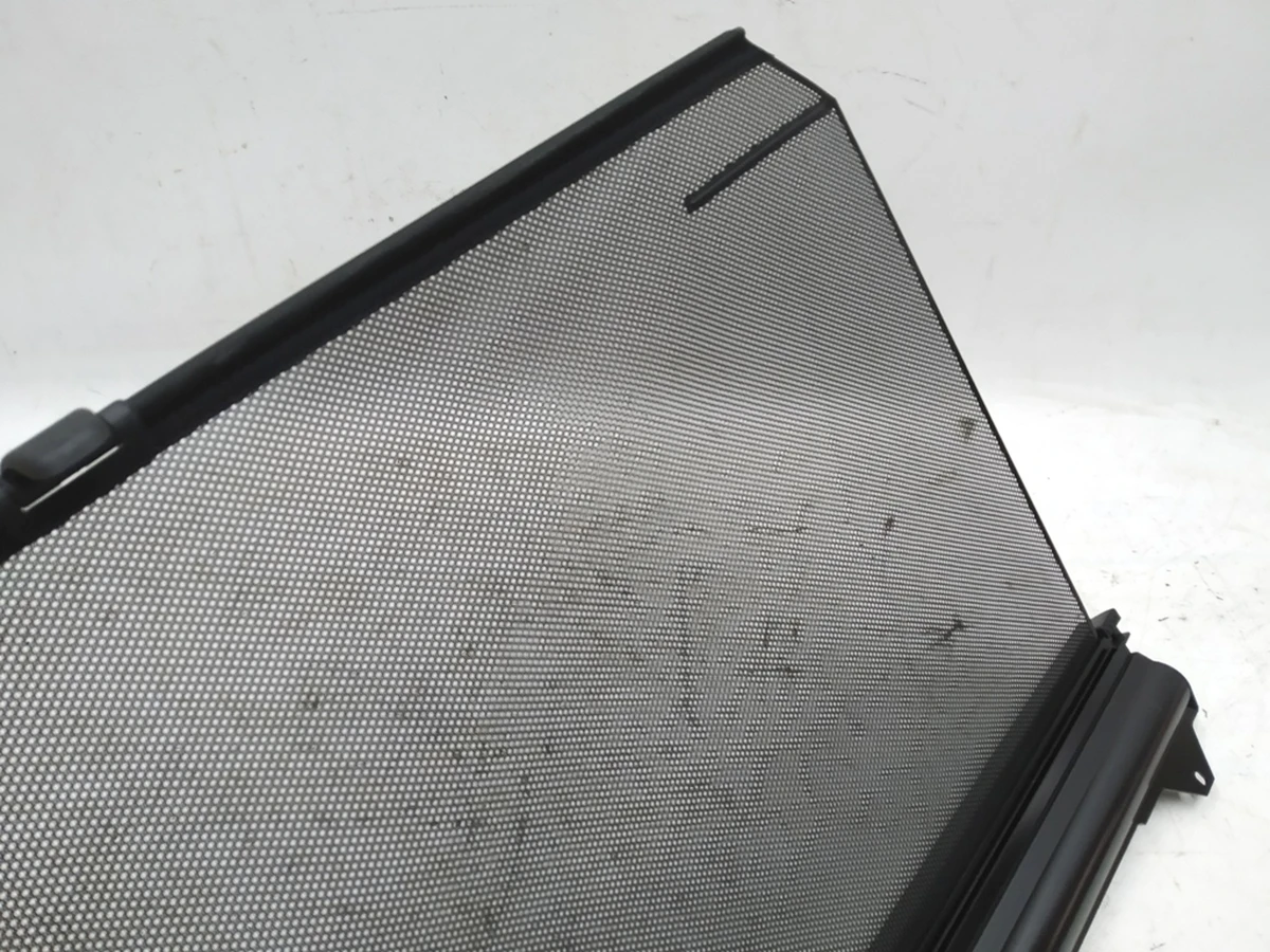 Шторка солнцезащитная для стекла двери задней левой Audi E-tron 4KE861333