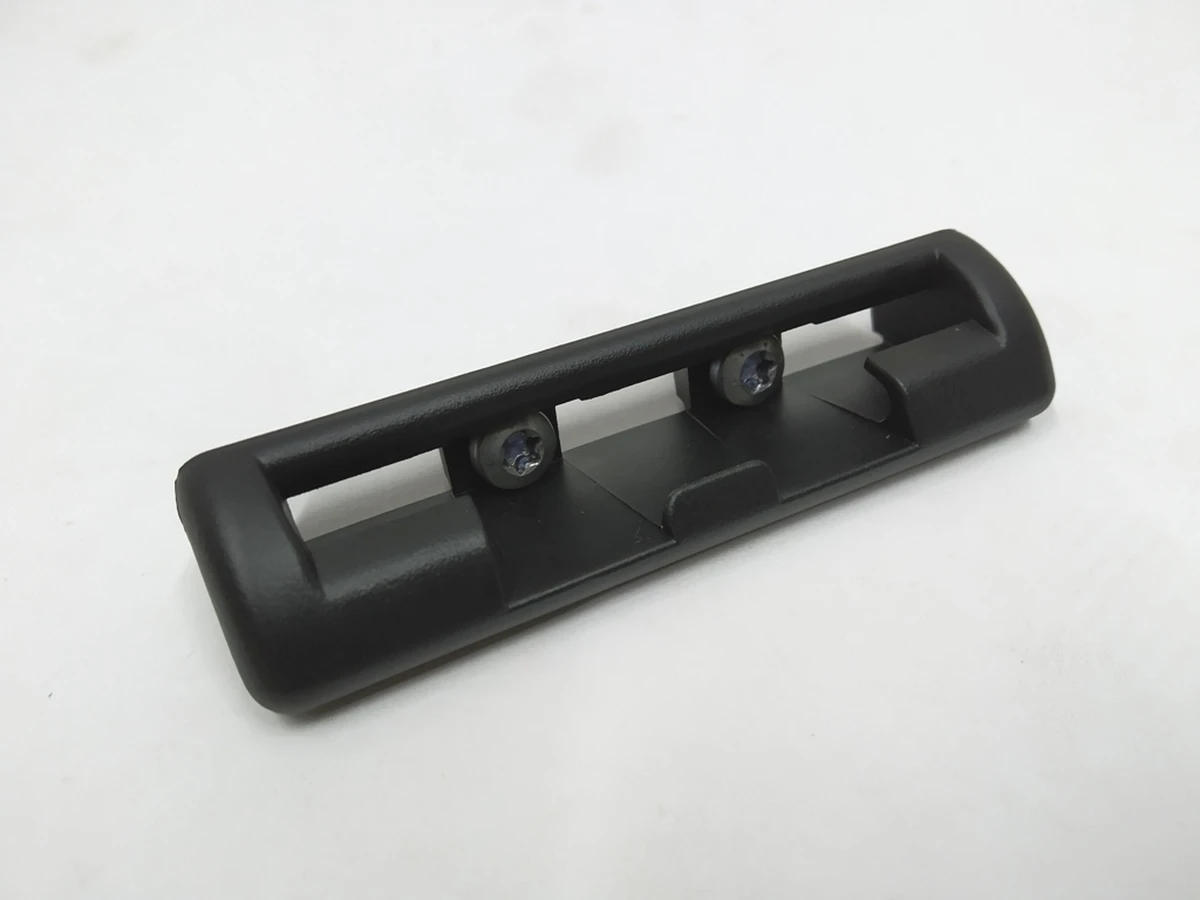 Проушина шторки солнцезащитной слева и справа Audi E-tron 4KE861789