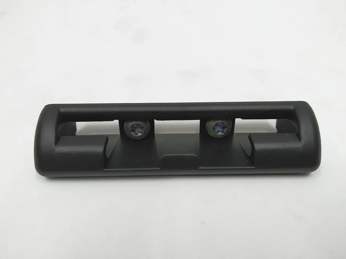 Проушина шторки солнцезащитной слева и справа Audi E-tron 4KE861789