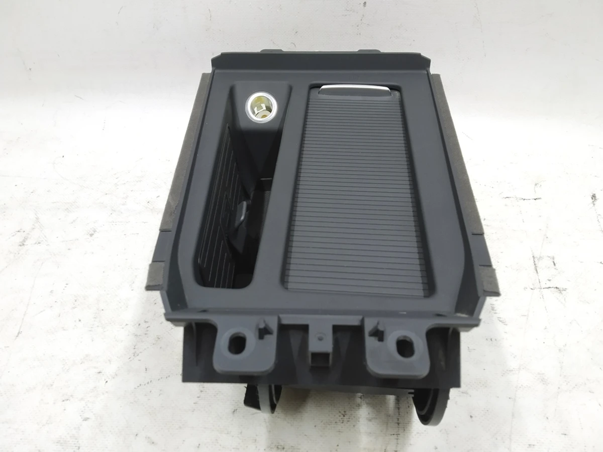 Center console cup holder with socket and induction charging assembly Audi E-tron 4KE862533E