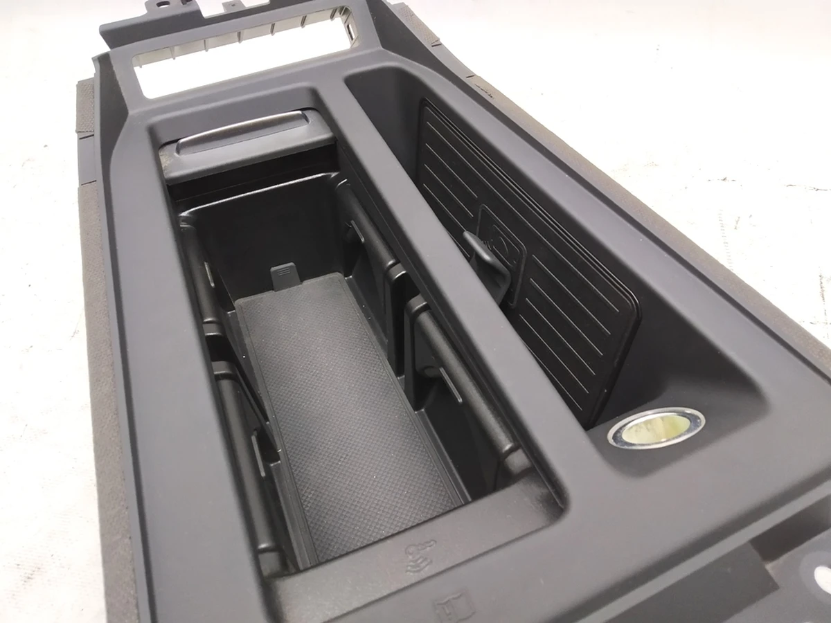 Center console cup holder with socket and induction charging assembly Audi E-tron 4KE862533E