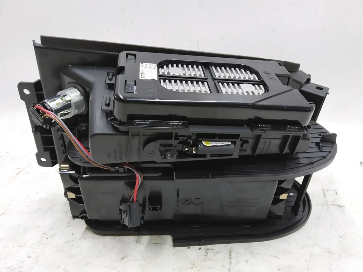 Center console cup holder with socket and induction charging assembly Audi E-tron 4KE862533E