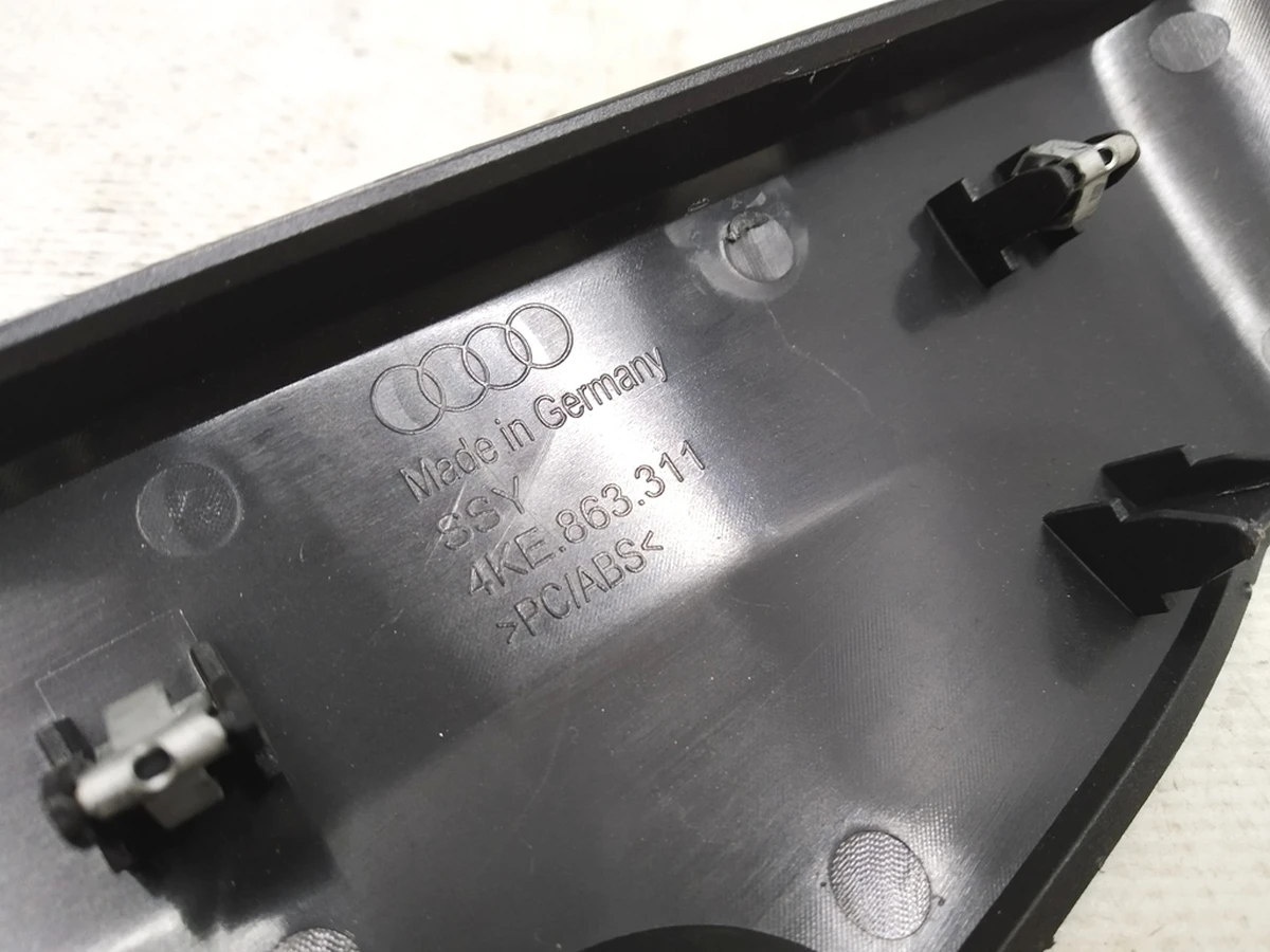 Облицювання збоку центральної консолі ліва 6PS soul чорний Audi E-tron 4KE863311