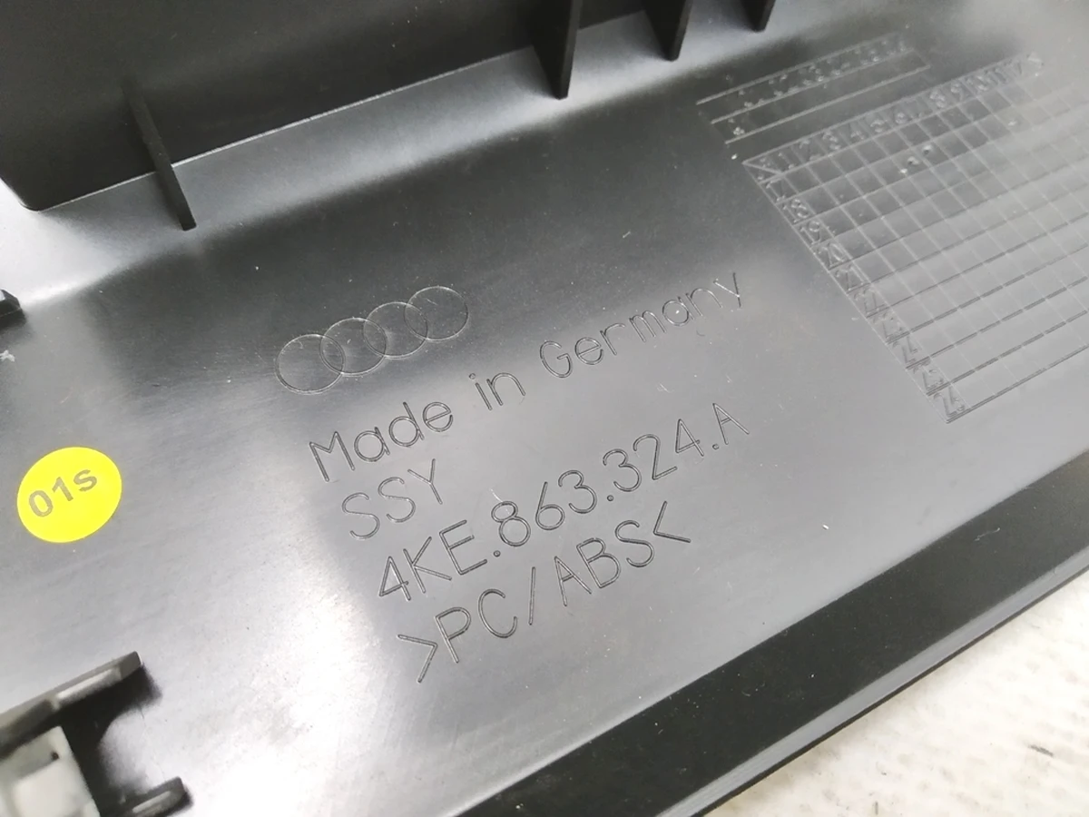 Center console overlay, rear, lower, for connecting USB devices, complete with socket Audi E-tron 4KE863324A