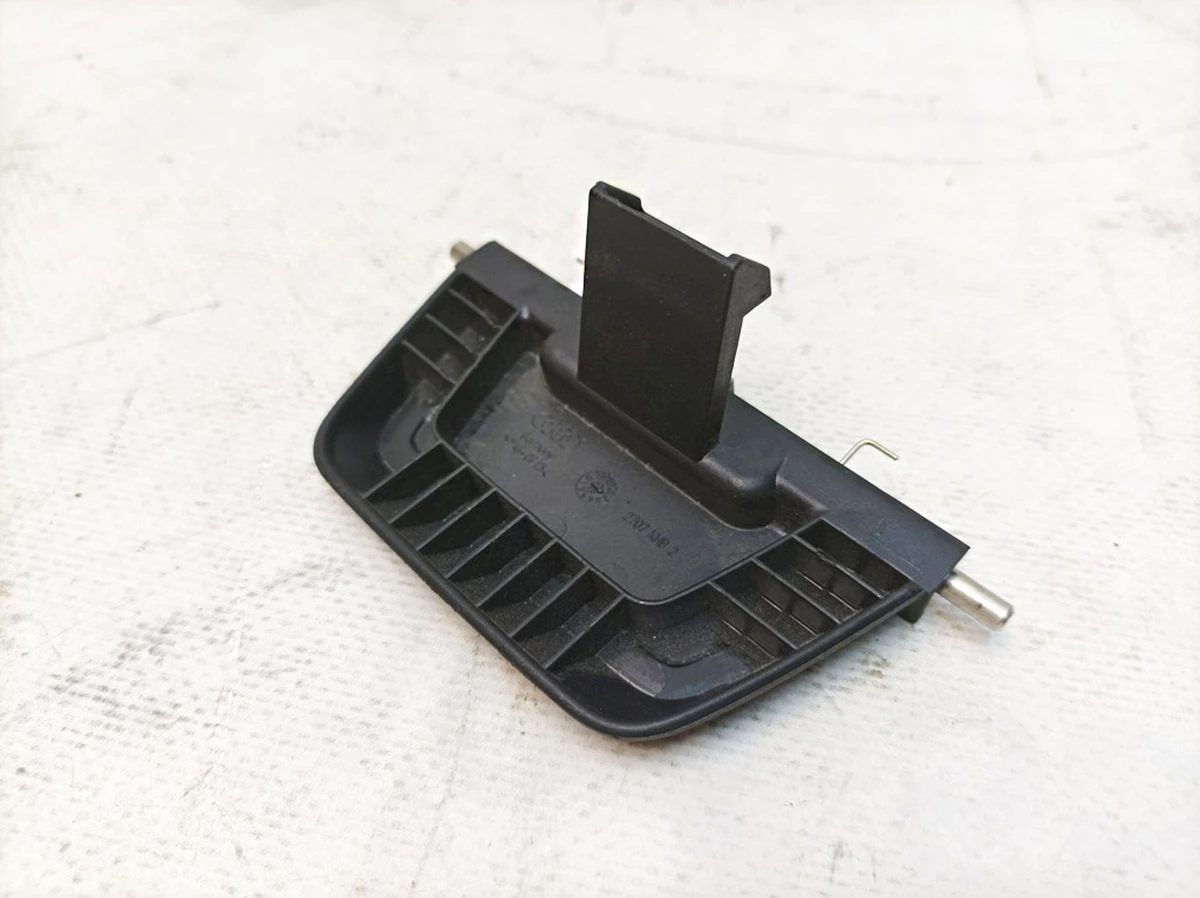 Ручка відкриття кришки речового відділення переднього Audi E-tron 4KE863369