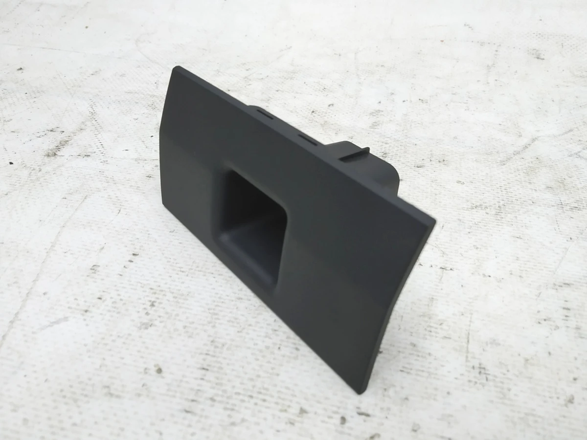 Center console inner rear cup holder trim Audi E-tron 4KE863400