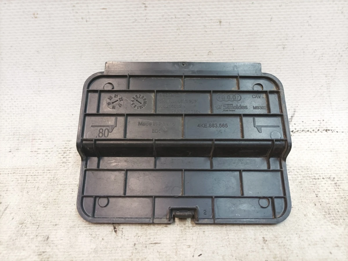 Крышка накладки багажного отсека Audi E-tron 4KE863565