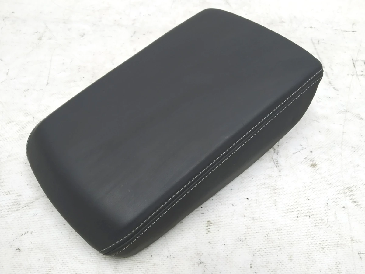 Підлокітник центральної консолі верхня частина SLI Valcona Audi E-tron 4KE864206C