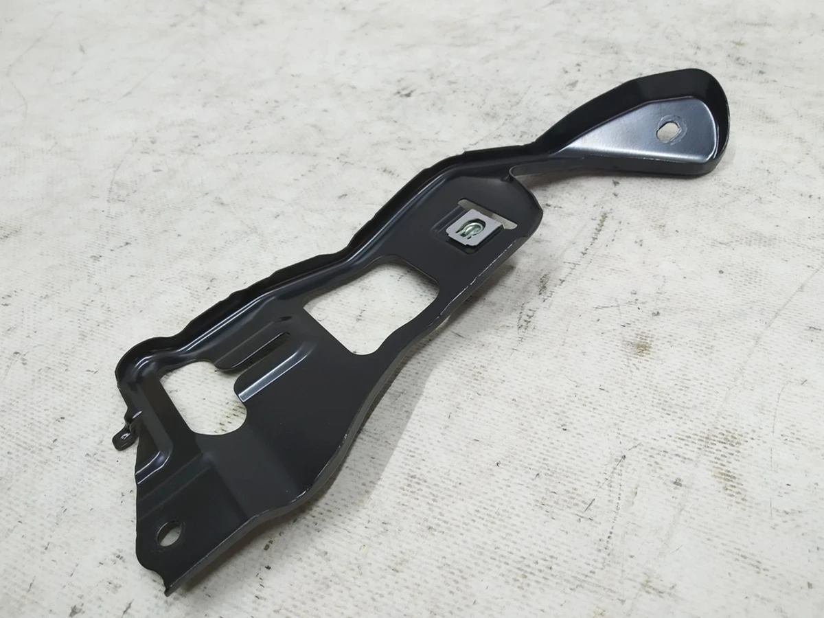 Second row seat back mounting bracket, right Audi E-tron 4KE864228