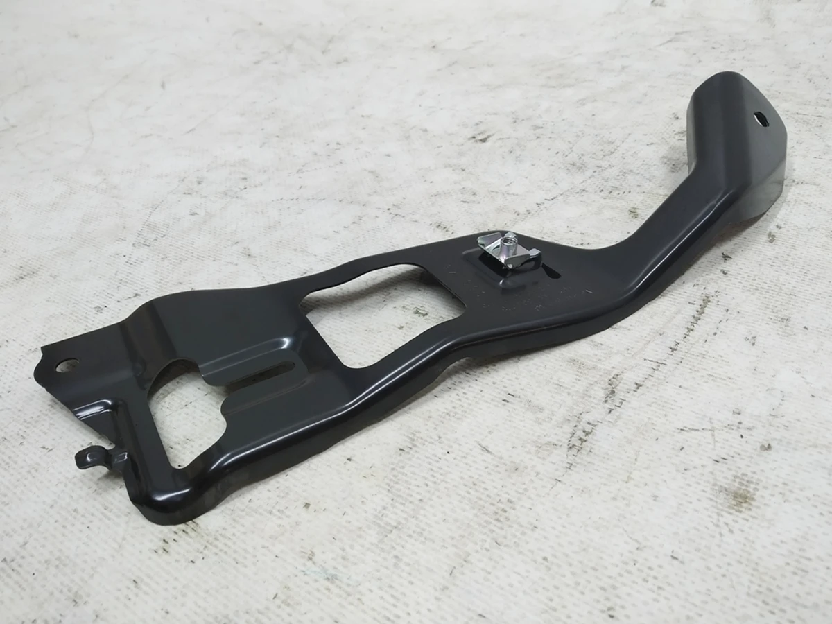 Second row seat back mounting bracket, right Audi E-tron 4KE864228