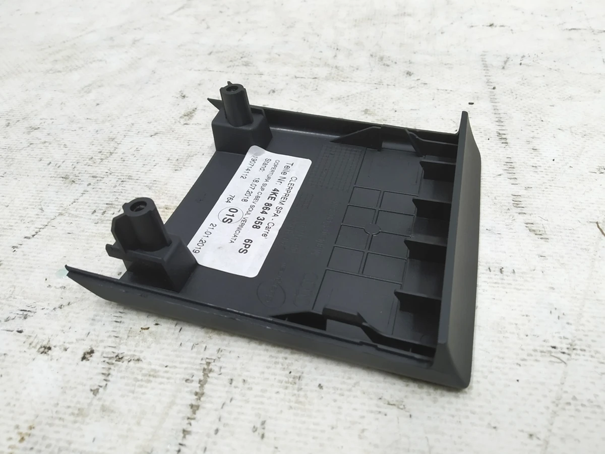 Upper center console armrest support pad Audi E-tron 4KE864358