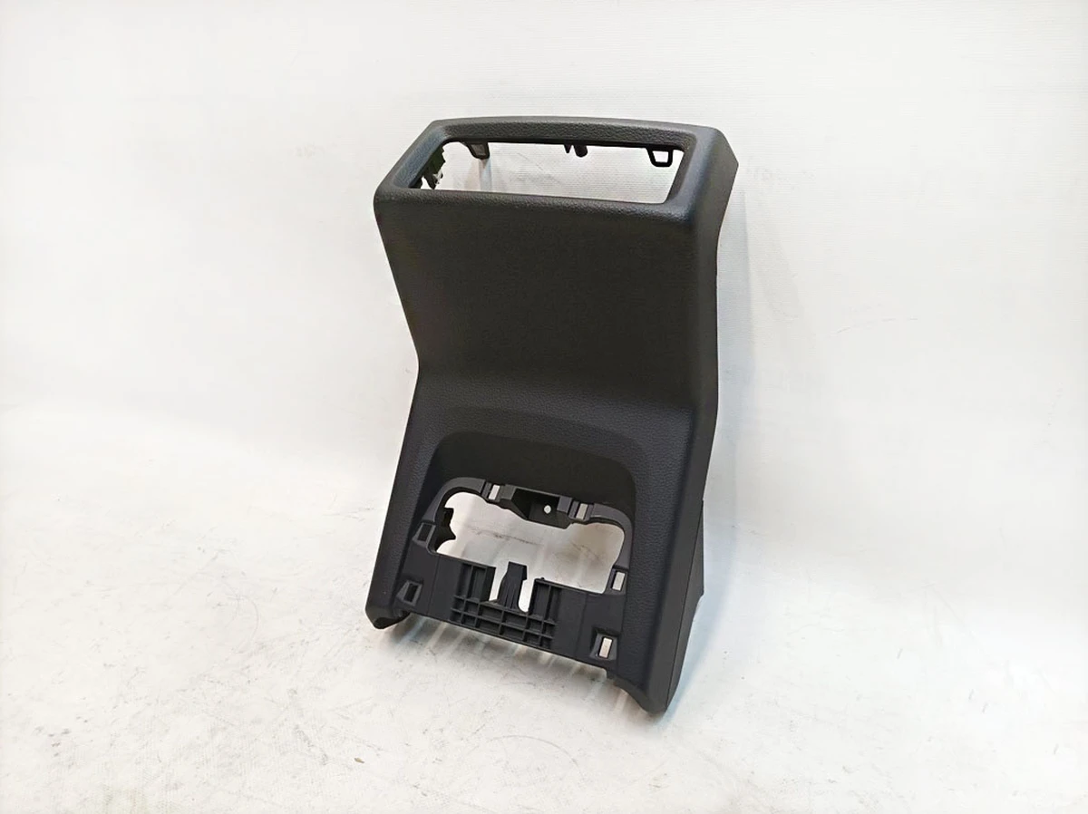 Rear center console trim with damage Audi E-tron 4KE864376