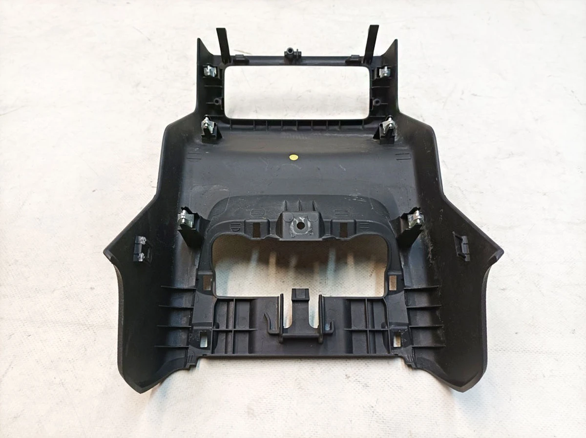 Rear center console trim with damage Audi E-tron 4KE864376